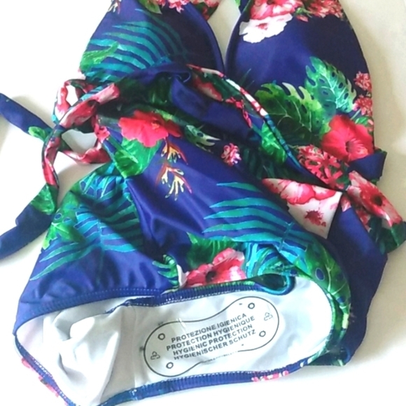 BLUE TROPICAL PLUNGE V-NECK CRISSCROSS HALTER ONE PIECE SWIMSUIT SIZE MEDIUM NWT - Picture 11 of 13